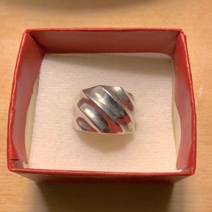 Sterling wave ring size 7